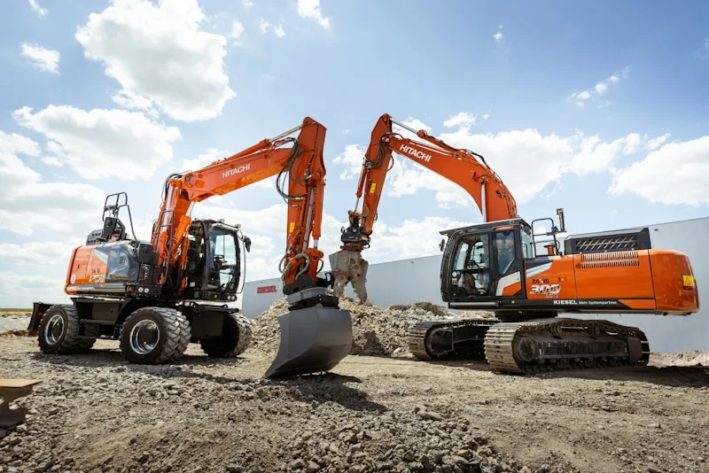 Baumaschinen auf einem Erdbau-Baustellengelände